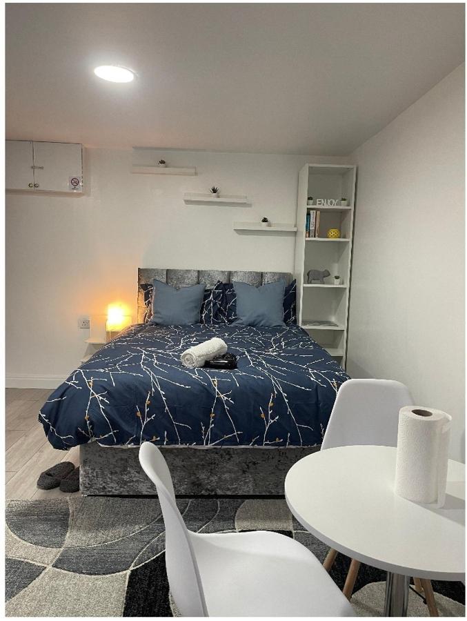 Charming, Cosy Hideaway With Free Wifi, Parking Apartment Лийдс Екстериор снимка