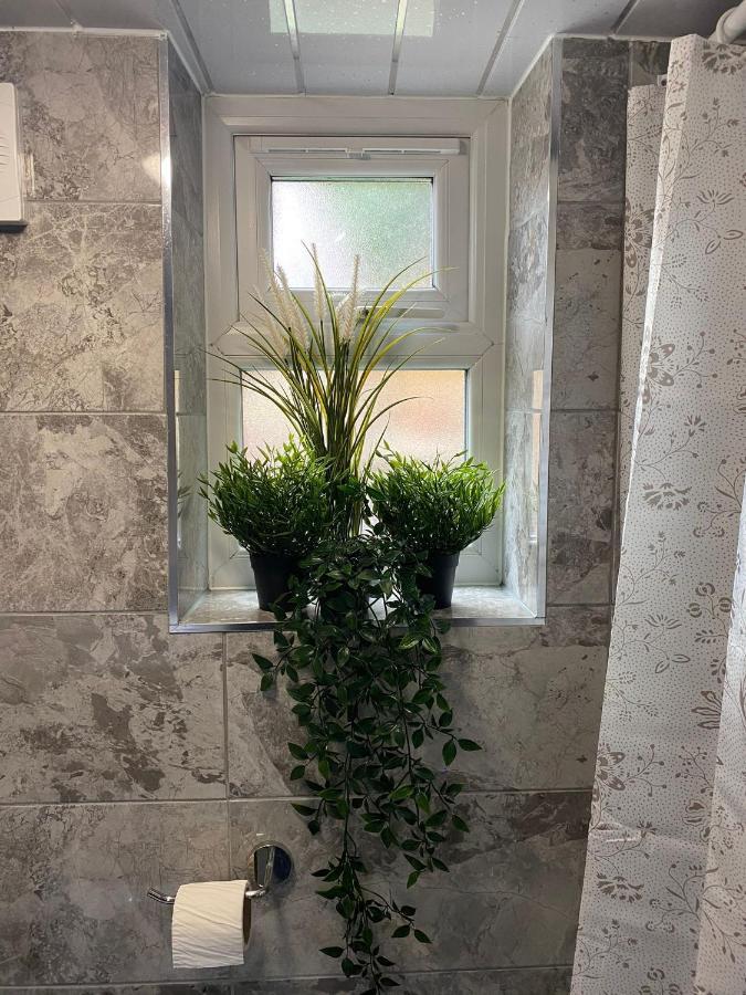 Charming, Cosy Hideaway With Free Wifi, Parking Apartment Лийдс Екстериор снимка